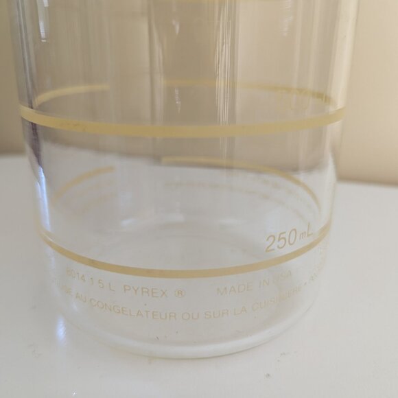 PYREX 8014 VINTAGE 1970s GLASS JUICE PITCHER CARAFE - Picture 3 of 3